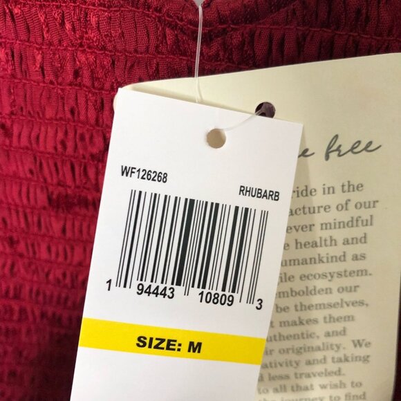 Band Of The Free Smocked Textured Red Blouse Puff Sleeves Ruffle Hem Size Medium - Picture 4 of 7